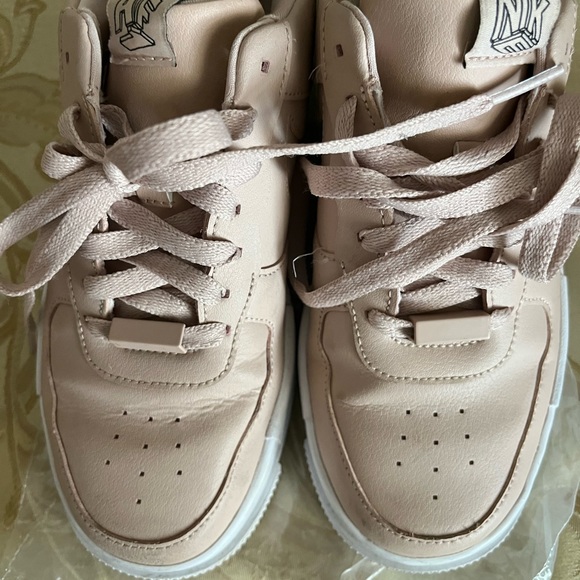 Ladies Nike Air Force 1 tan rose blush color ladies size 7.5 - Picture 6 of 6